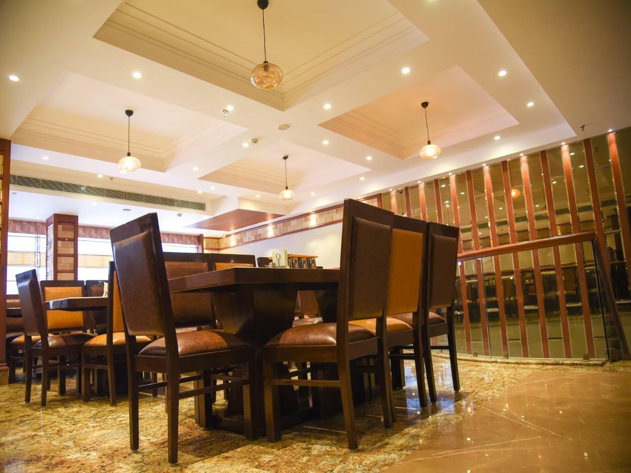 Bharawan Clarks Inn Express Amritsar Exterior foto