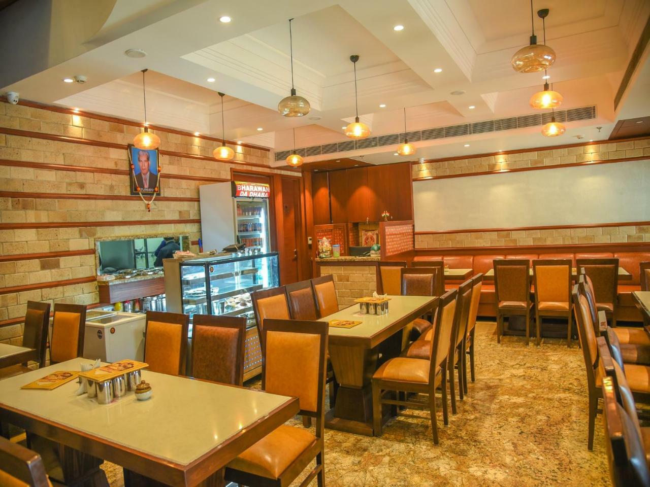 Bharawan Clarks Inn Express Amritsar Exterior foto